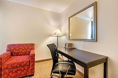 Quadruple Room with Two Queen Beds - Non Smoking/Pet Friendly
