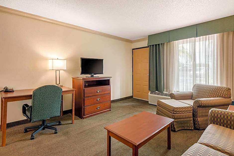 Quality Inn & Suites Tarpon Springs South