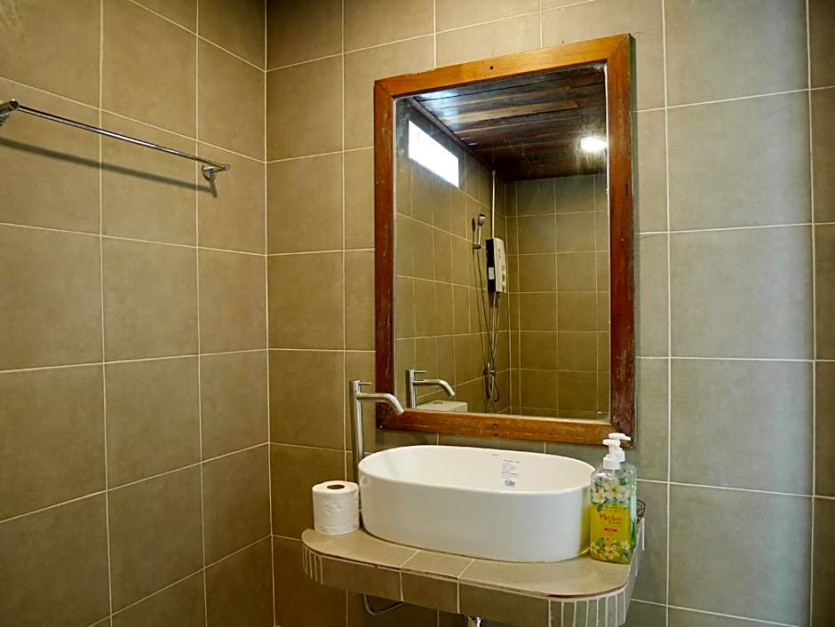 The Noi Guesthouse and Restaurant