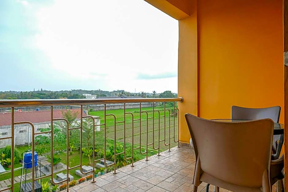 RedDoorz @ myRoom UMY