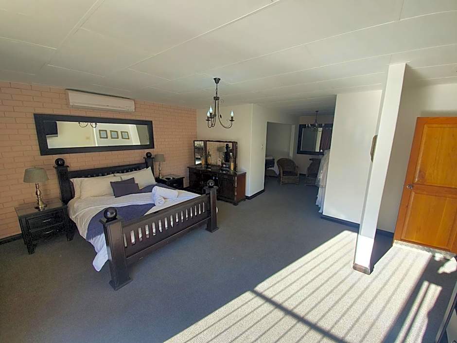 Photo 1 of 15 of Executive Suite