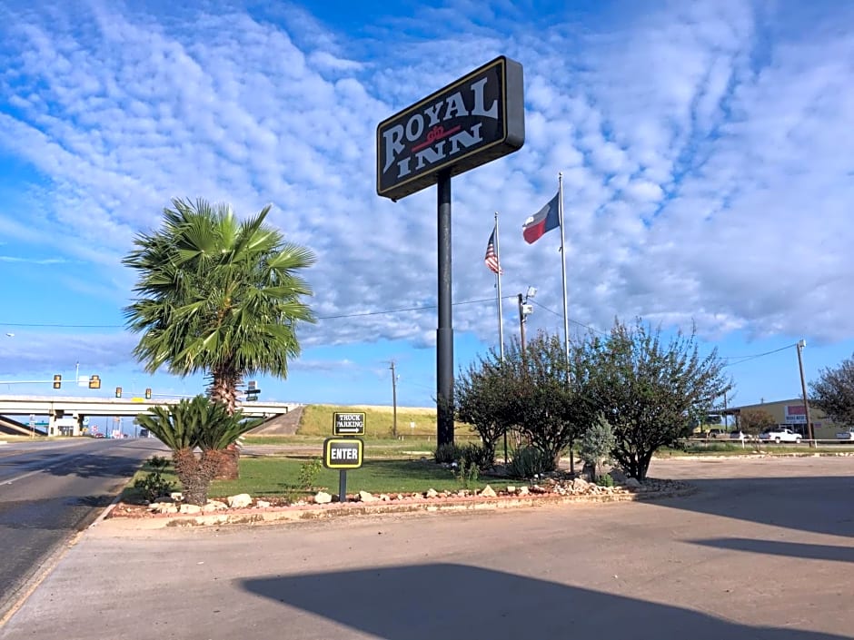 Royal Inn Pearsall