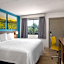 Days Inn & Suites by Wyndham Indianapolis Airport East