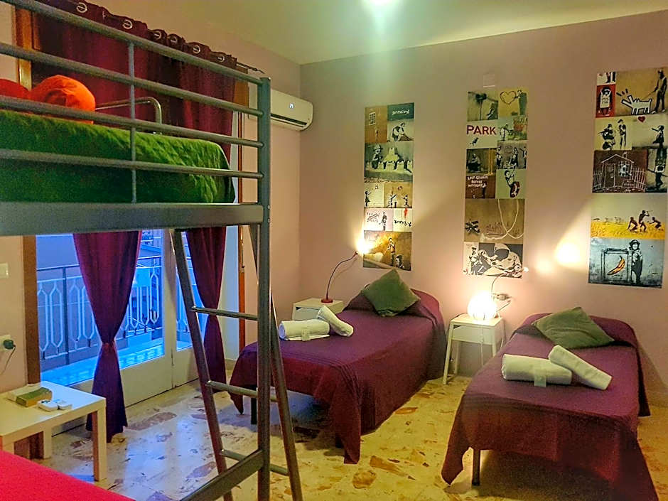 Zdjęcie 1 z 1 — Single Bed in Mixed Dormitory Room