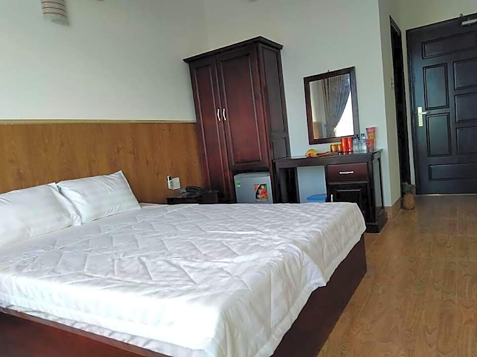 MOON HOTEL