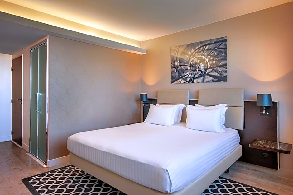 AC Hotel by Marriott Paris Porte Maillot