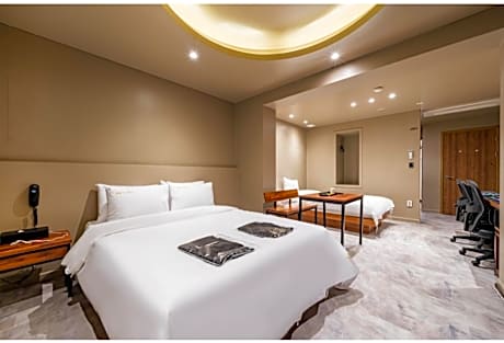 Deluxe Twin Room - Check-In Mon-Thu 3:00 PM, Fri at 6:00 PM, Sat at 9:00 PM, Sun at 6:00 PM