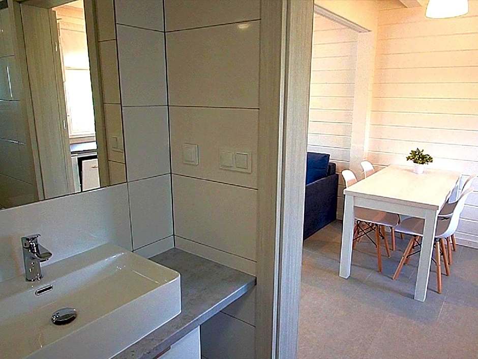 Biale Domki Paula Rewal - Domki z klimatyzacja, w obiekcie Jacuzzi i darmowe Wifi!