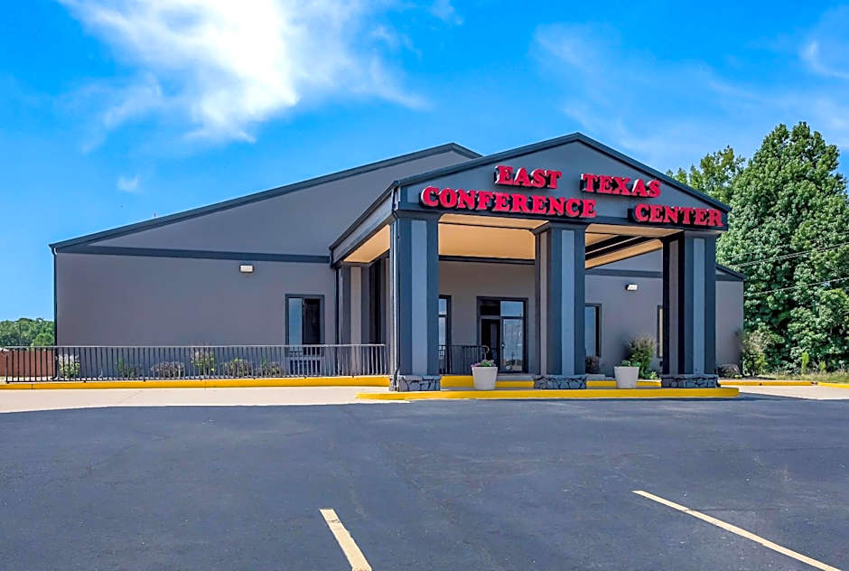 Clarion Pointe Marshall