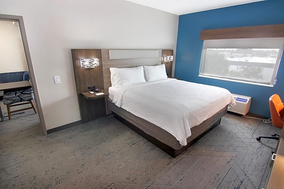 Holiday Inn Express and Suites Fort Lauderdale Airport West By IHG