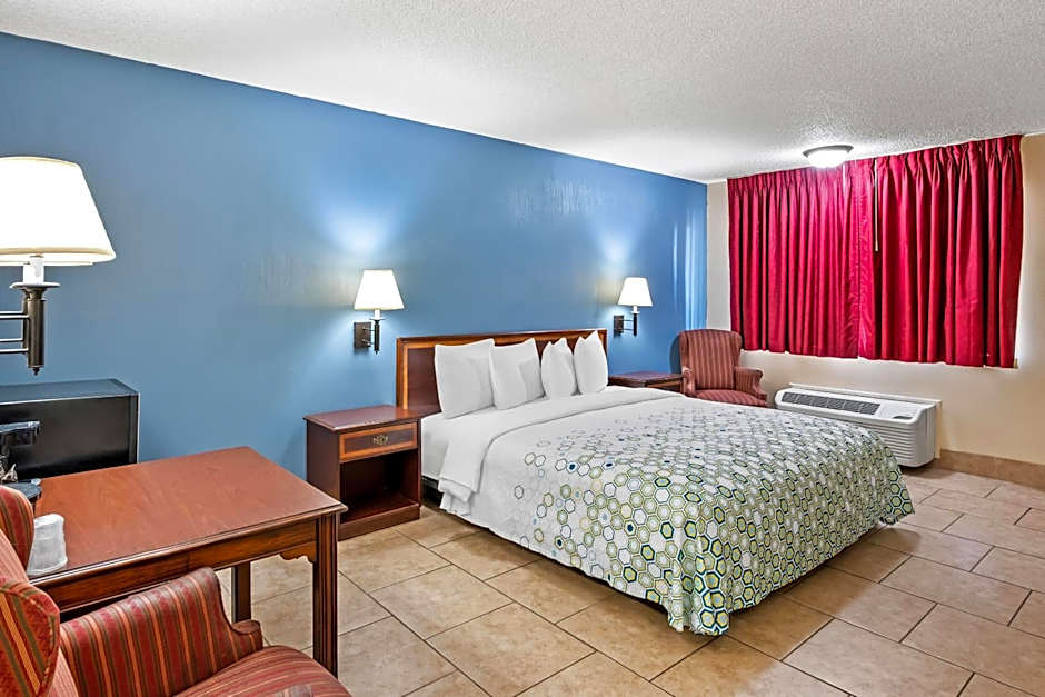 HomeTowne Studios Yuba City Bonanza - Marysville