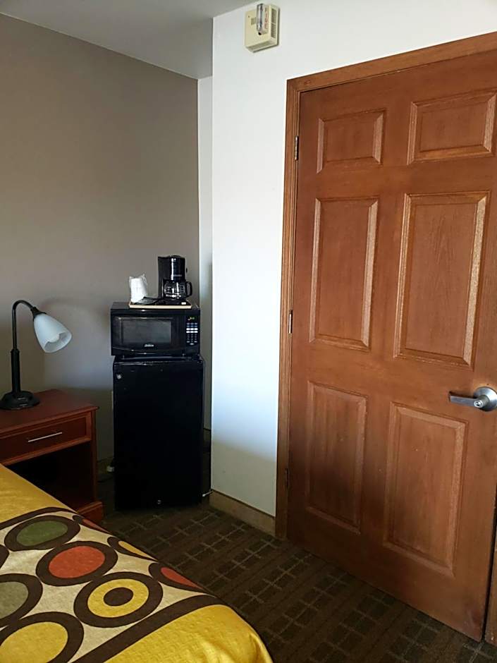 Super 8 by Wyndham Clinton