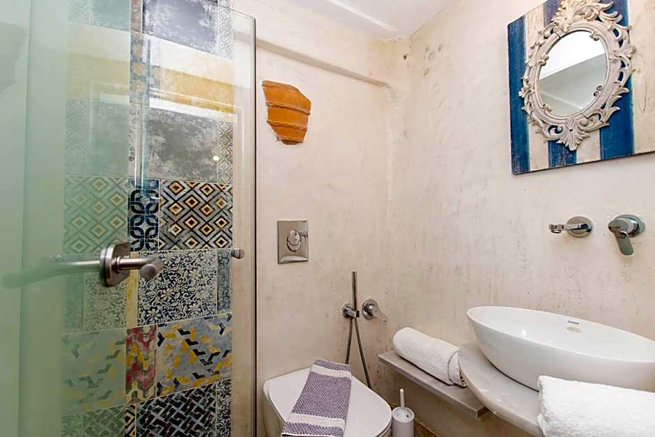 Peristeronas Village