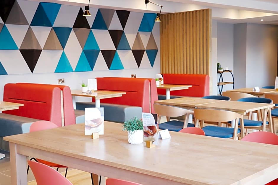 Holiday Inn Express Chester Racecourse By IHG