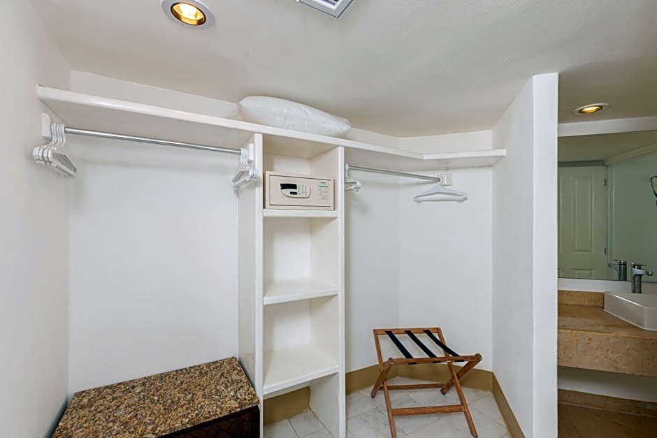 Tesoro Ixtapa Beach Resort
