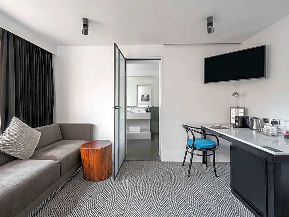 Peppers Gallery Hotel