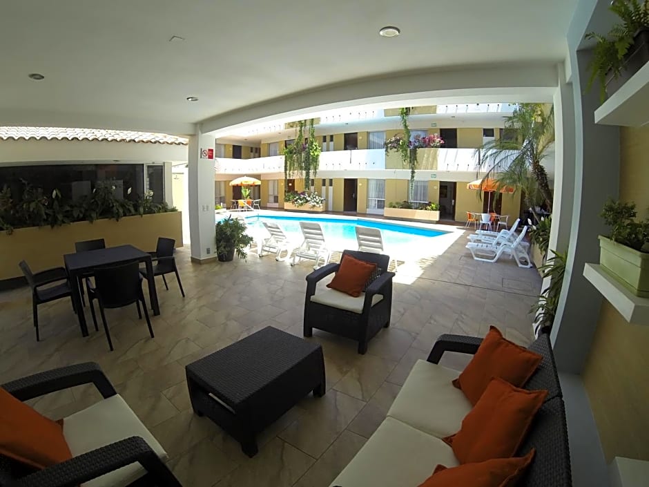 Hotel Azteca Inn