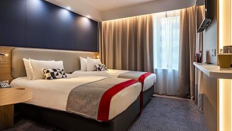 2 Twin Standard Mountain View with Free Breakfast