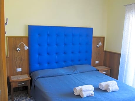 Double or Twin Room with Sea View