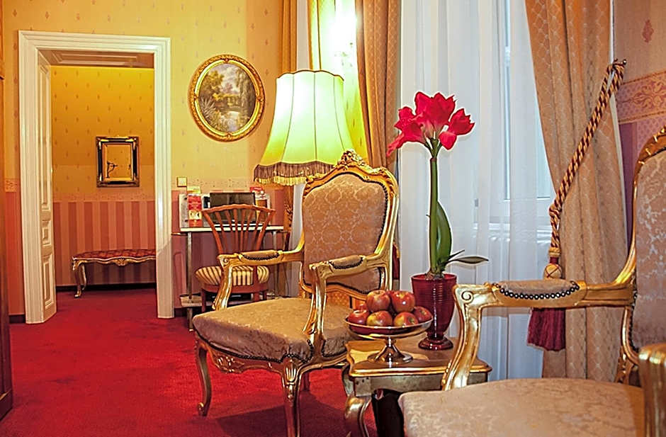 Pension Opera Suites I Self Check In I AC in all rooms