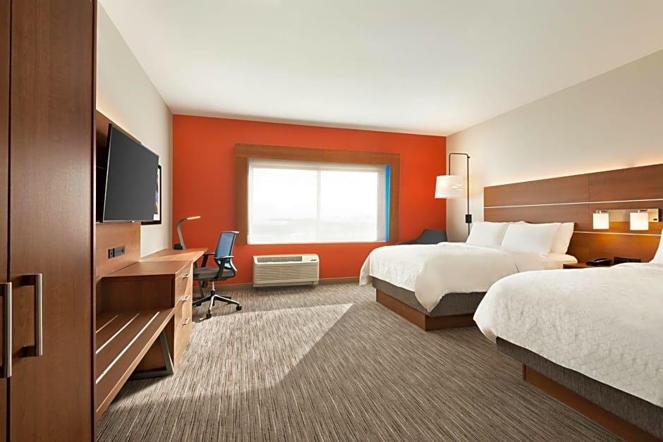 Holiday Inn Express & Suites - Beaver Dam