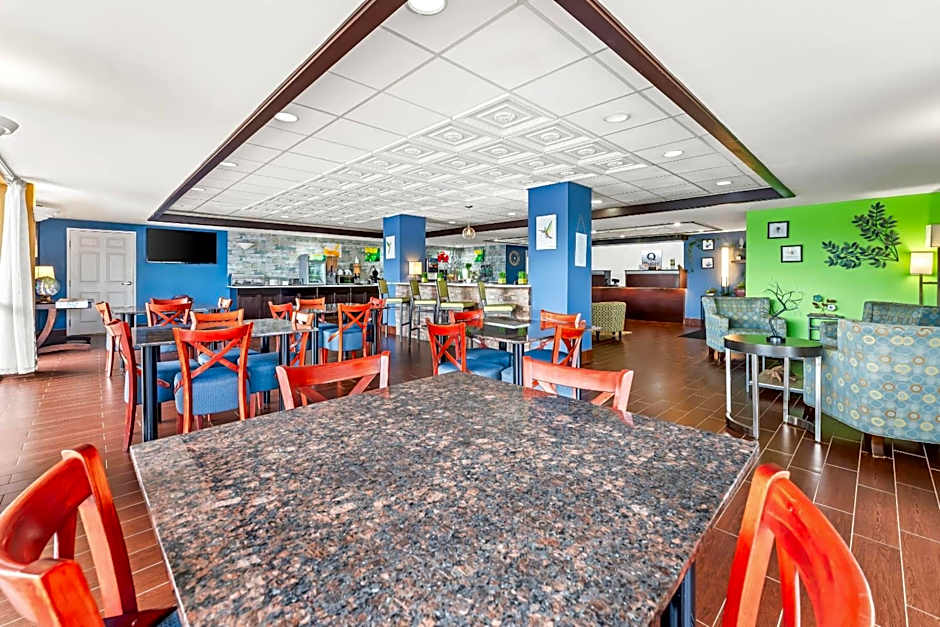 Quality Inn & Suites near Robins Air Force Base