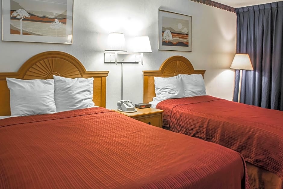 Rodeway Inn & Conference Center – Sioux City, IA