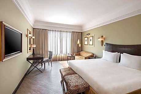 Business Room with HI-Tea  with cookies, 4–6 PM at SXVIII, 1+1 on select drinks, 6:30–8:30 PM @Links, 15% off on Food & Soft beverages