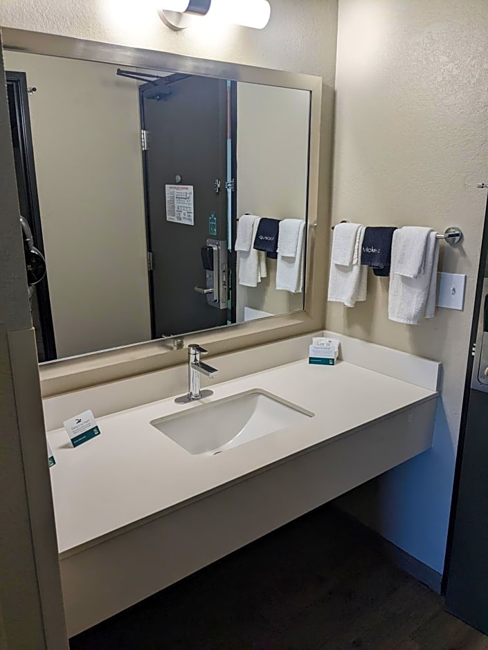 Quality Inn & Suites Delaware