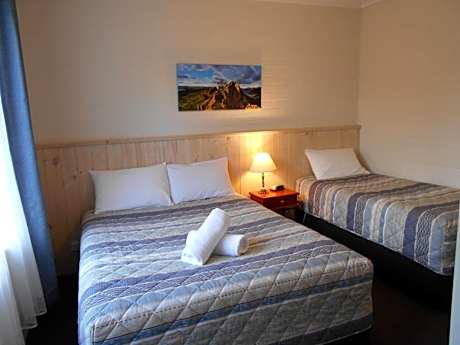 DELUXE, TWIN BEDS