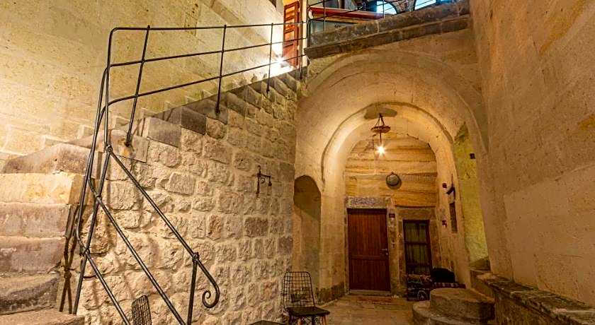 KAPALOS CAVE SUİTES