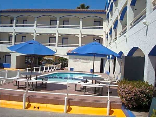Hotel Pueblito Inn