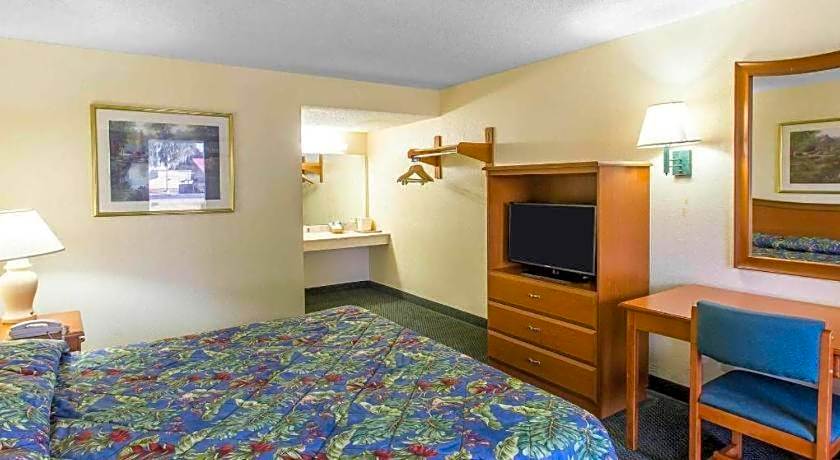 Econo Lodge Live Oak
