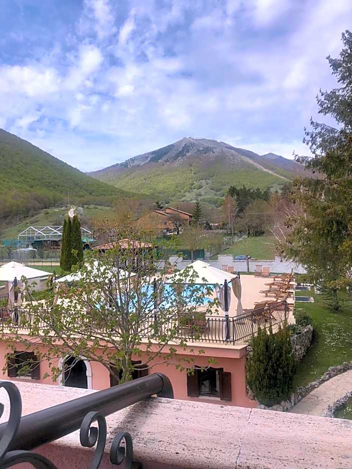 Hotel Bucaneve