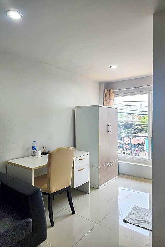 Freesia Bangphi Guest House