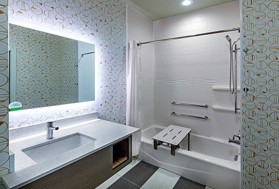 Photo 1 of 2 of Standard 2 Queen Beds, Accessible