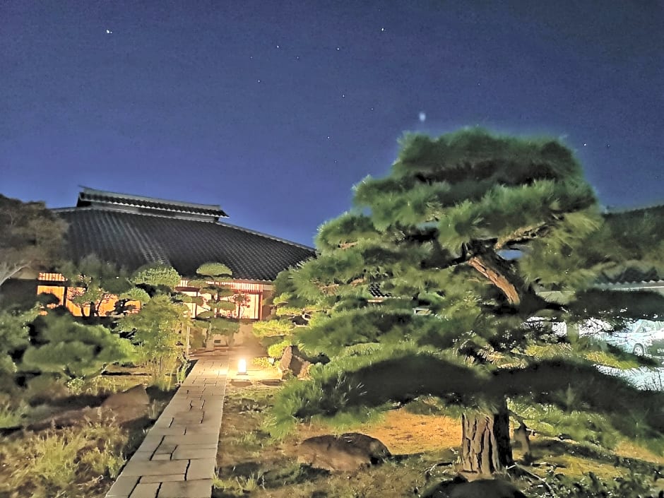 Kansai Airport Pine Villa