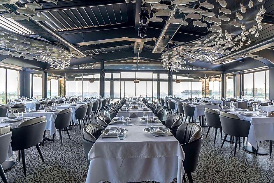 Wyndham Grand Istanbul Kalamis Marina Hotel