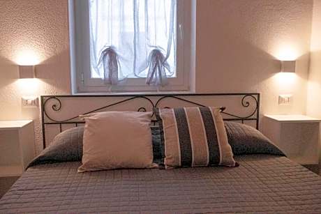 Deluxe One-Bedroom Apartment with Garden View