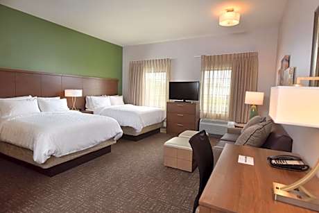 2 Queen 1 Bedroom Suite Mobility Accessible Tub