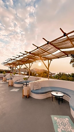 Seaesta Komodo Hostel & Hotel