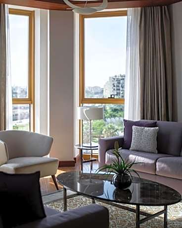 Business Suite with Executive Lounge Access