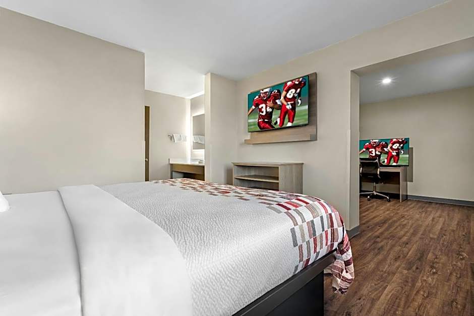 Red Roof Inn & Suites Tomah