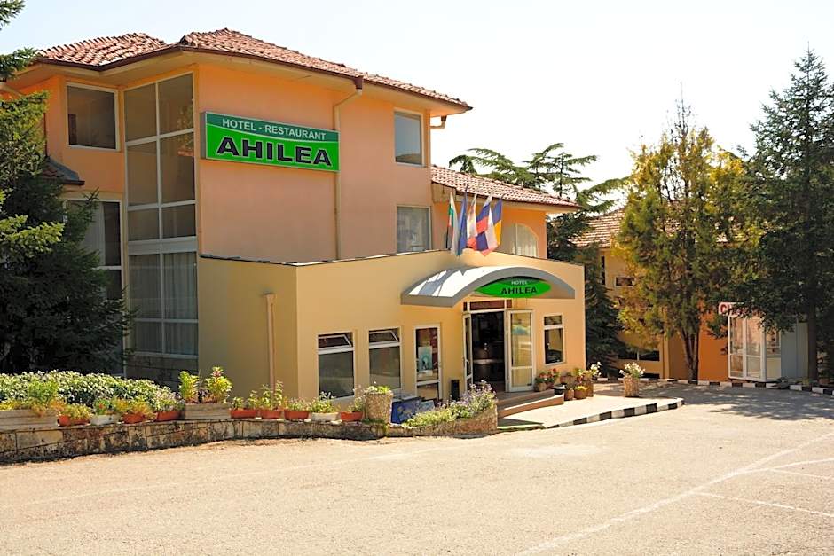 Ahilea Hotel - Free Pool Access