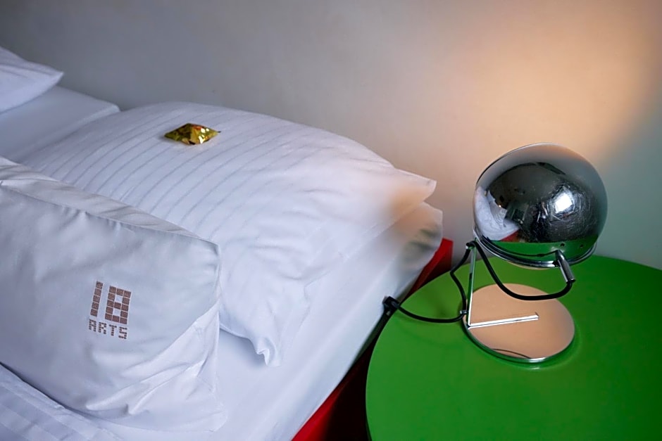 18Arts Hotel