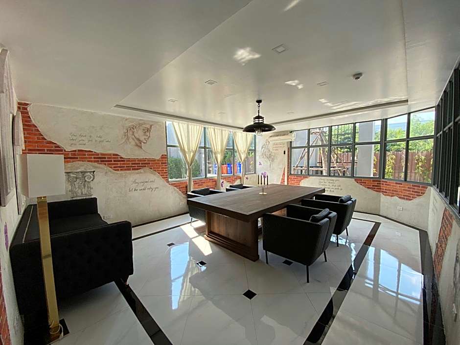 RQ Bangkok Sukhumvit 107 by Collection O