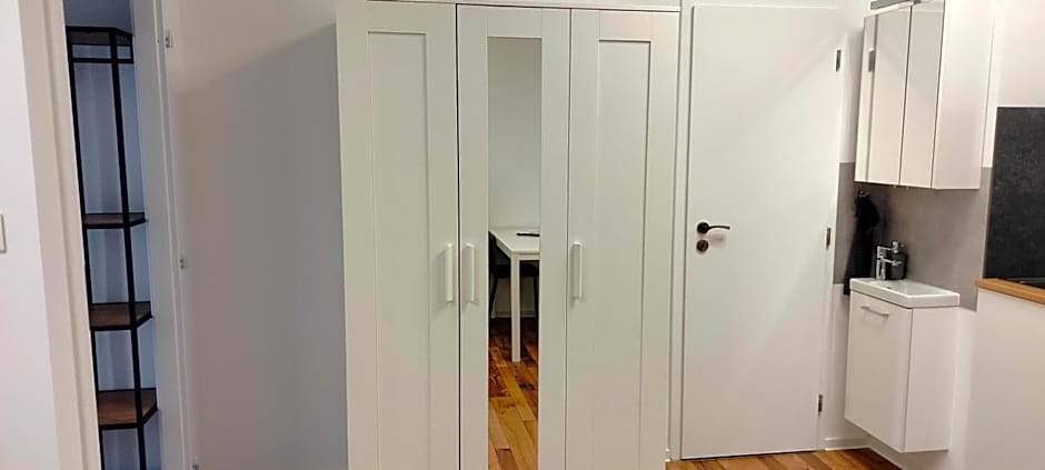 Dimael Hostel & Apartments