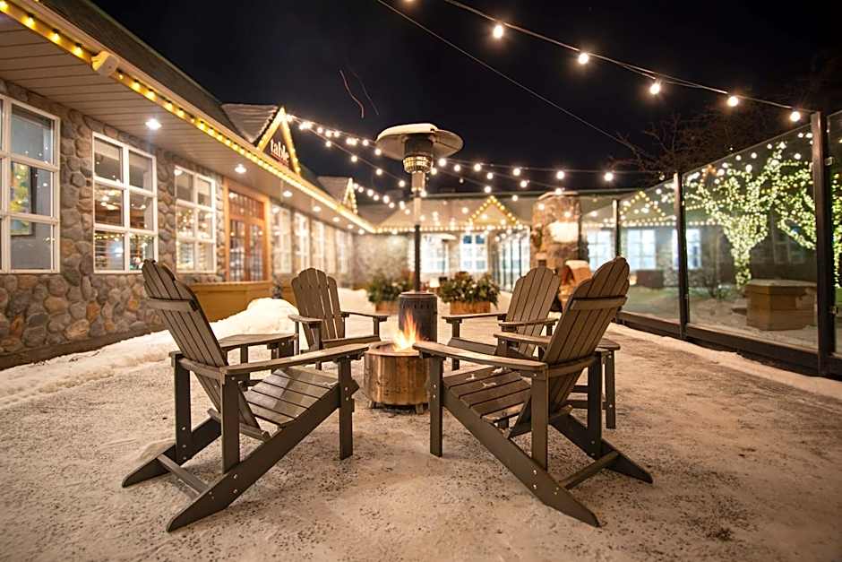 Coast Canmore Hotel & Conference Centre