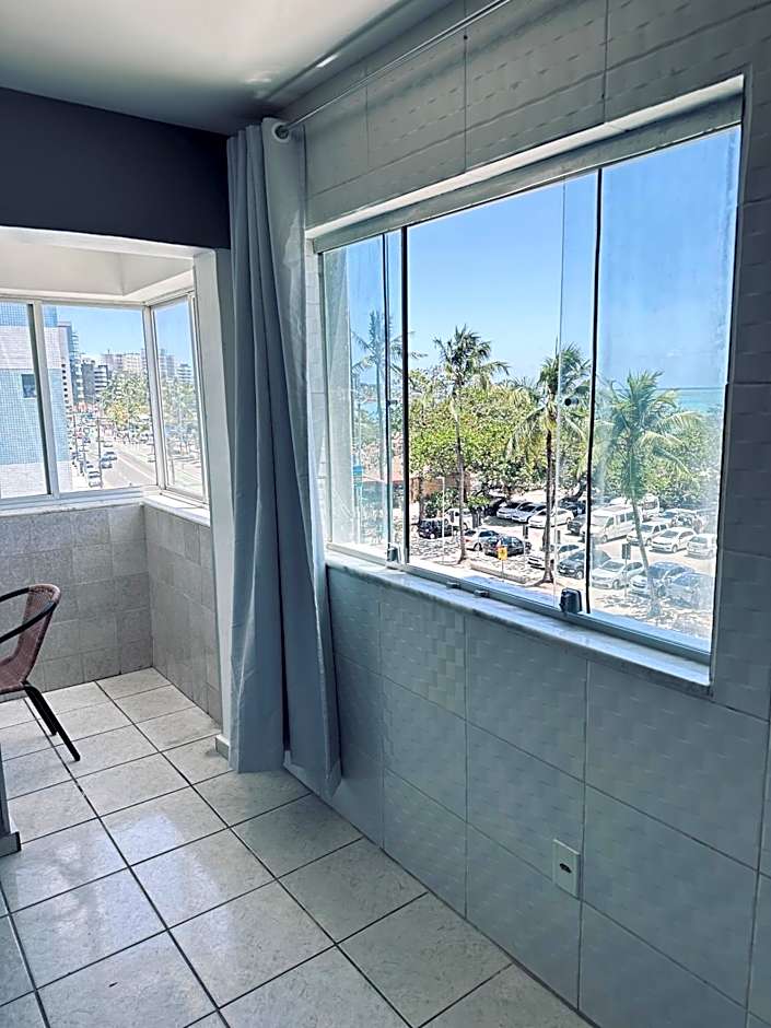 Vista única à BEIRA-MAR na praia de pajuçara com dois quartos- Apto 302