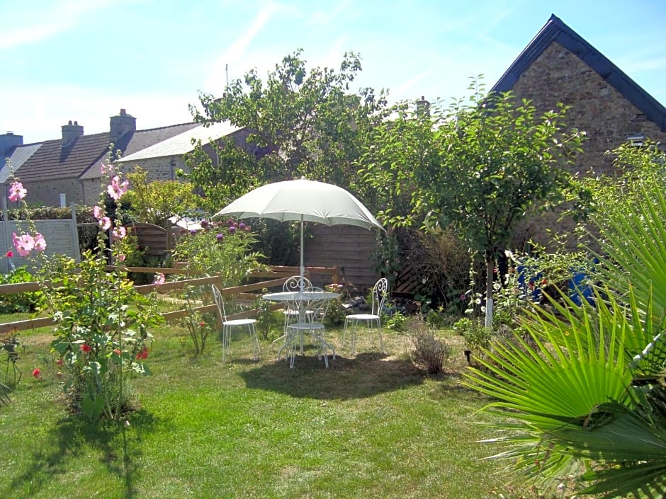 Studio "LA MEDINA", PISCINE jusqu'au 15 septembre, JARDIN BOTANIQUE, COMMERCES &MER